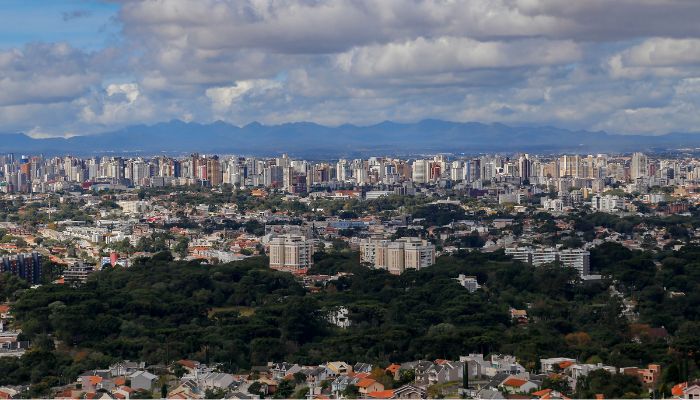 Semana típica de verão: tempo abafado e chuva de fim de tarde no Paraná